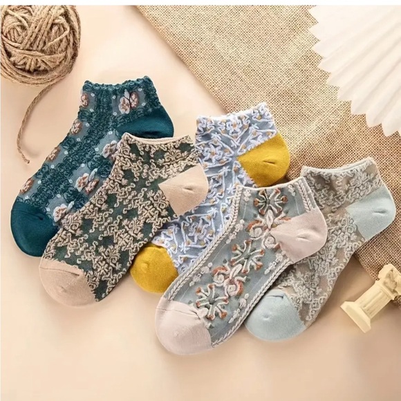 NWT 5 Pair Cottagecore Aesthetic Embroidered 3d Floral Ankle Socks - Picture 4 of 7